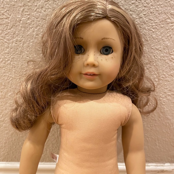 American Girl 18” Doll Nicki 2007 + Nicki’s Gala Dress Retired GOTY - Picture 3 of 8